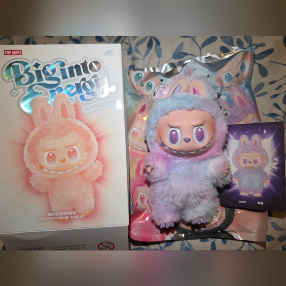 Labubu Big Into Energy (Luck) - Picture 2 of 5
